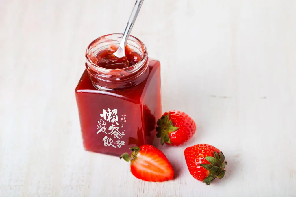 懶人茶飲LOGO設計案例，玻璃瓶包裝設計示意圖