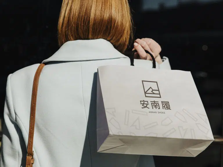 傳統與現代的結合，讓安南履的logo設計蹦出全新感受。